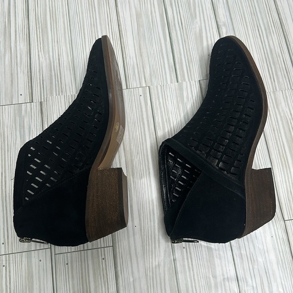 Vince Camuto Black Shoes Perforated Upper Leather Zip Ankle Booties Suede Size 6 - Picture 6 of 11